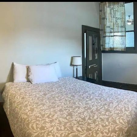 Апартаменты 32 Ontario St Стратфорд Экстерьер фото