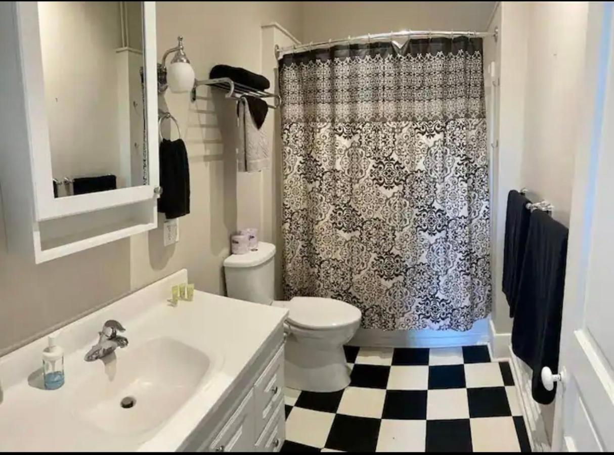Апартаменты 32 Ontario St Стратфорд Экстерьер фото